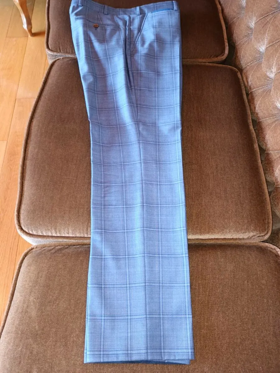 Magee Three Piece Suit - Image 4