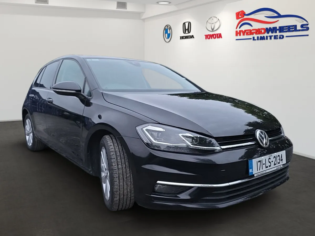 Volkswagen Golf 2017 (NEW SHAPE) 33k km only - Image 3