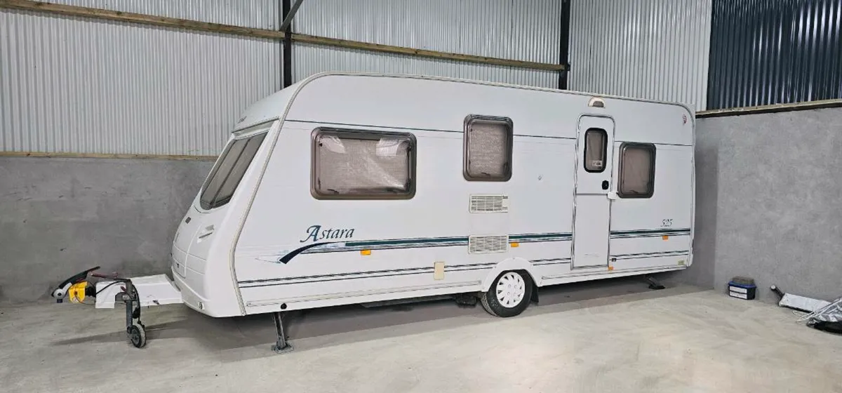 Lunar Astara 525 5 Berth Caravan - Image 1