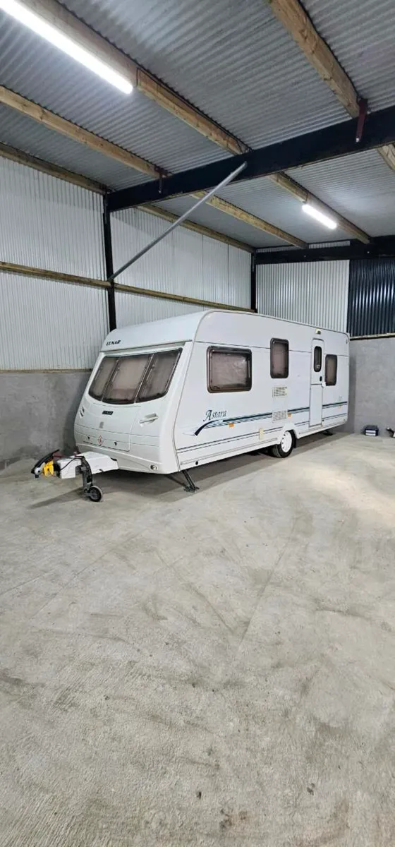 Lunar Astara 525 5 Berth Caravan - Image 2