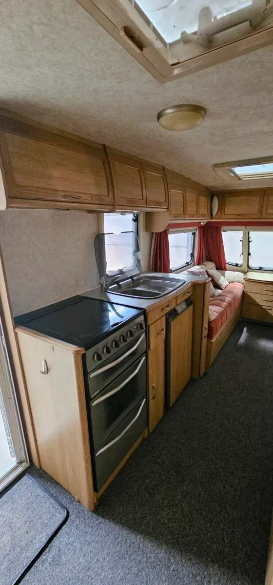 Lunar Astara 525 5 Berth Caravan - Image 3