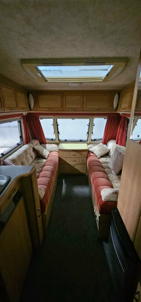 Lunar Astara 525 5 Berth Caravan - Image 4
