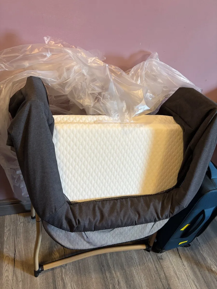 Baby Travel Cot - Image 3