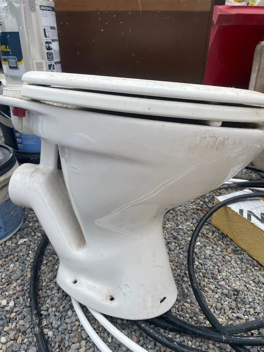 Brand new bath, toilet and tiles - Image 3