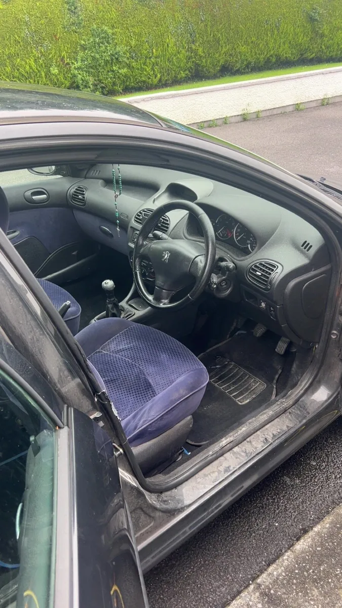 Car - Image 4