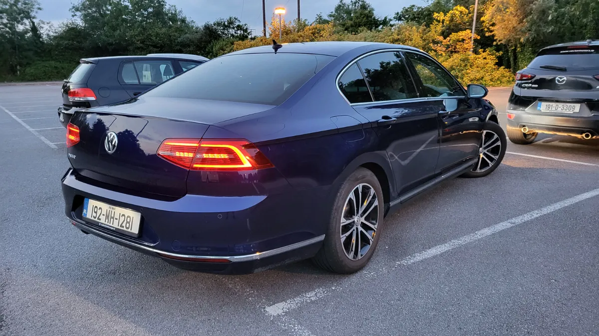 192 Volkswagen Passat Highline Auto - Image 2