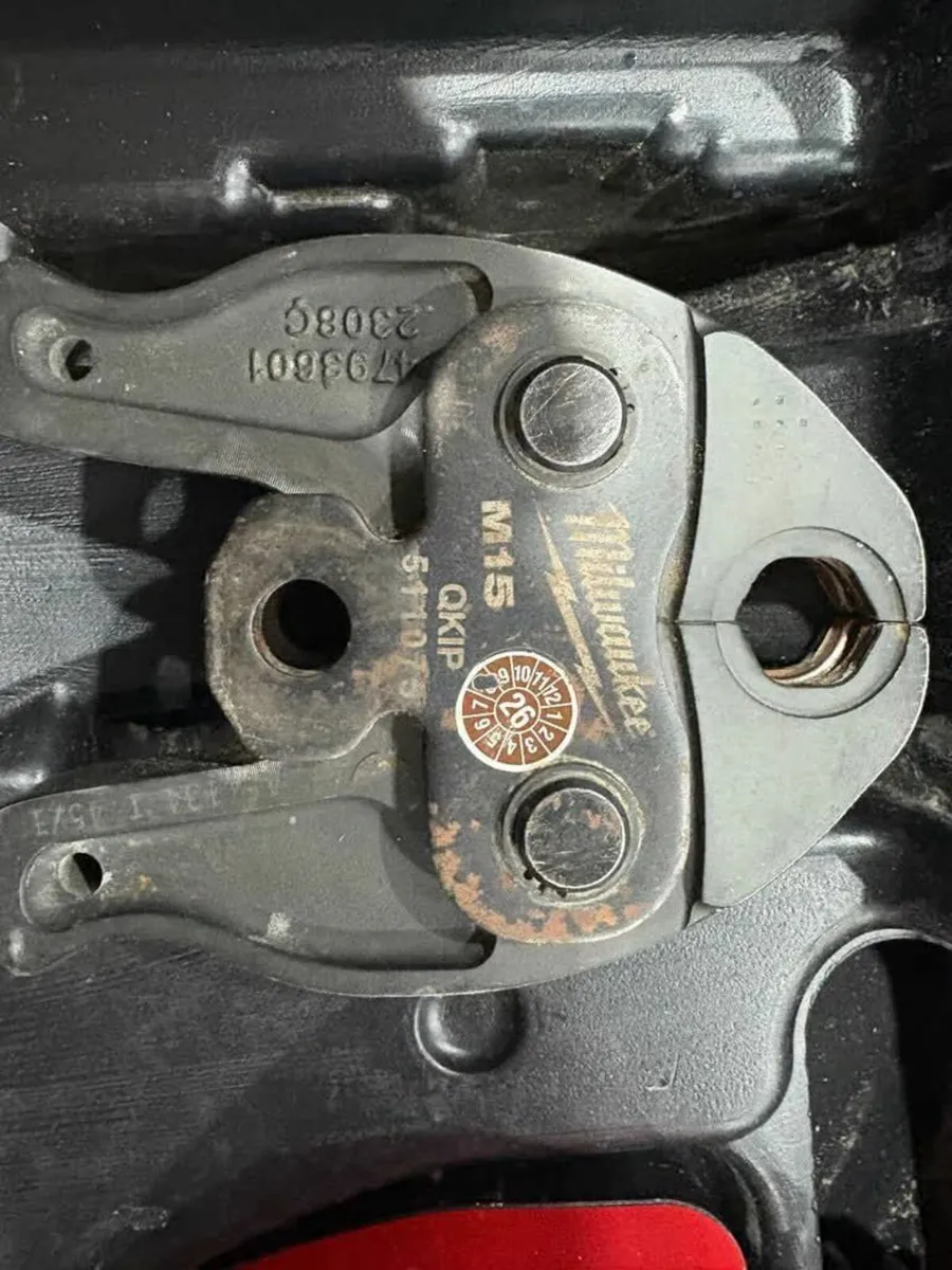 Milwaukee m12 force logic pipe press and jaws - Image 3