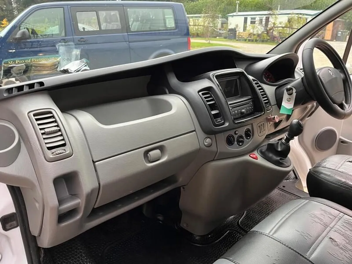 2011 Renault Trafic 9 Seater / Crew Cab / Van - Image 4