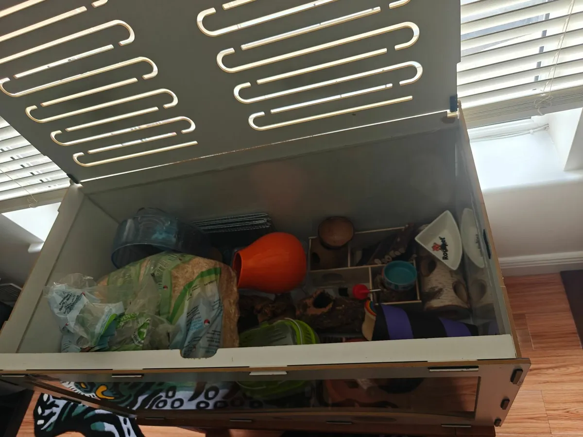 Hamster enclosure and accessories - Image 2