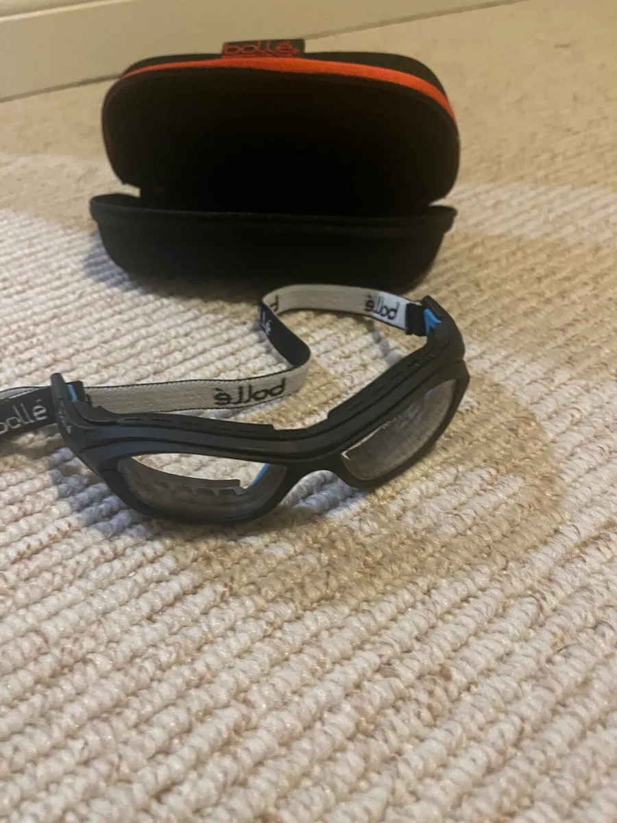 Bolle protective sports glasses - Image 1