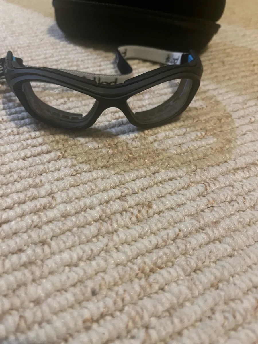 Bolle protective sports glasses - Image 2