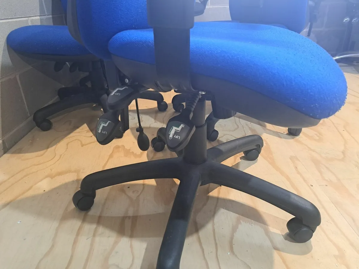 Office chairs - Image 1
