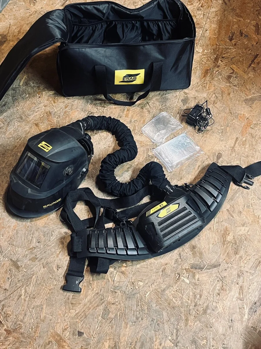 ESAB AIR FED auto welding helmet - Image 1