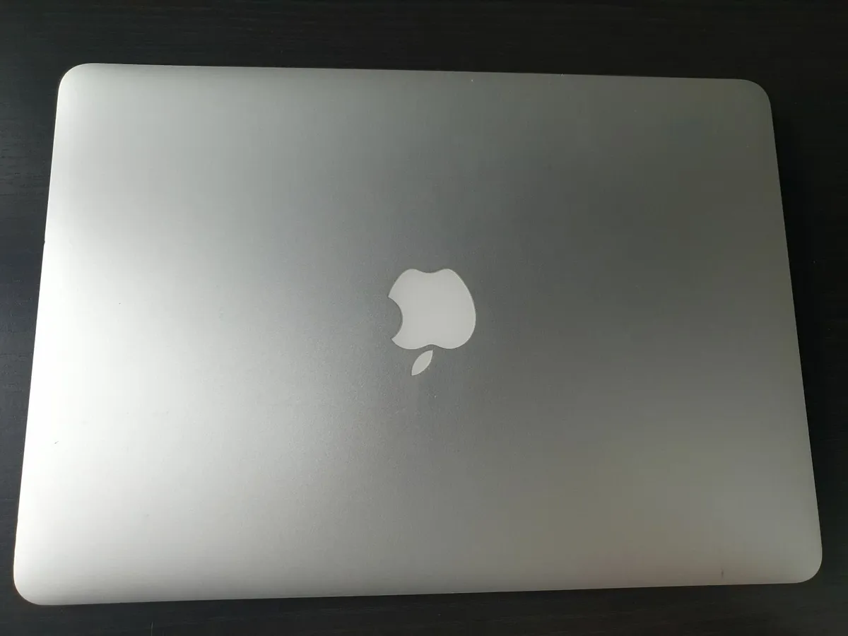Macbook Air - Image 2