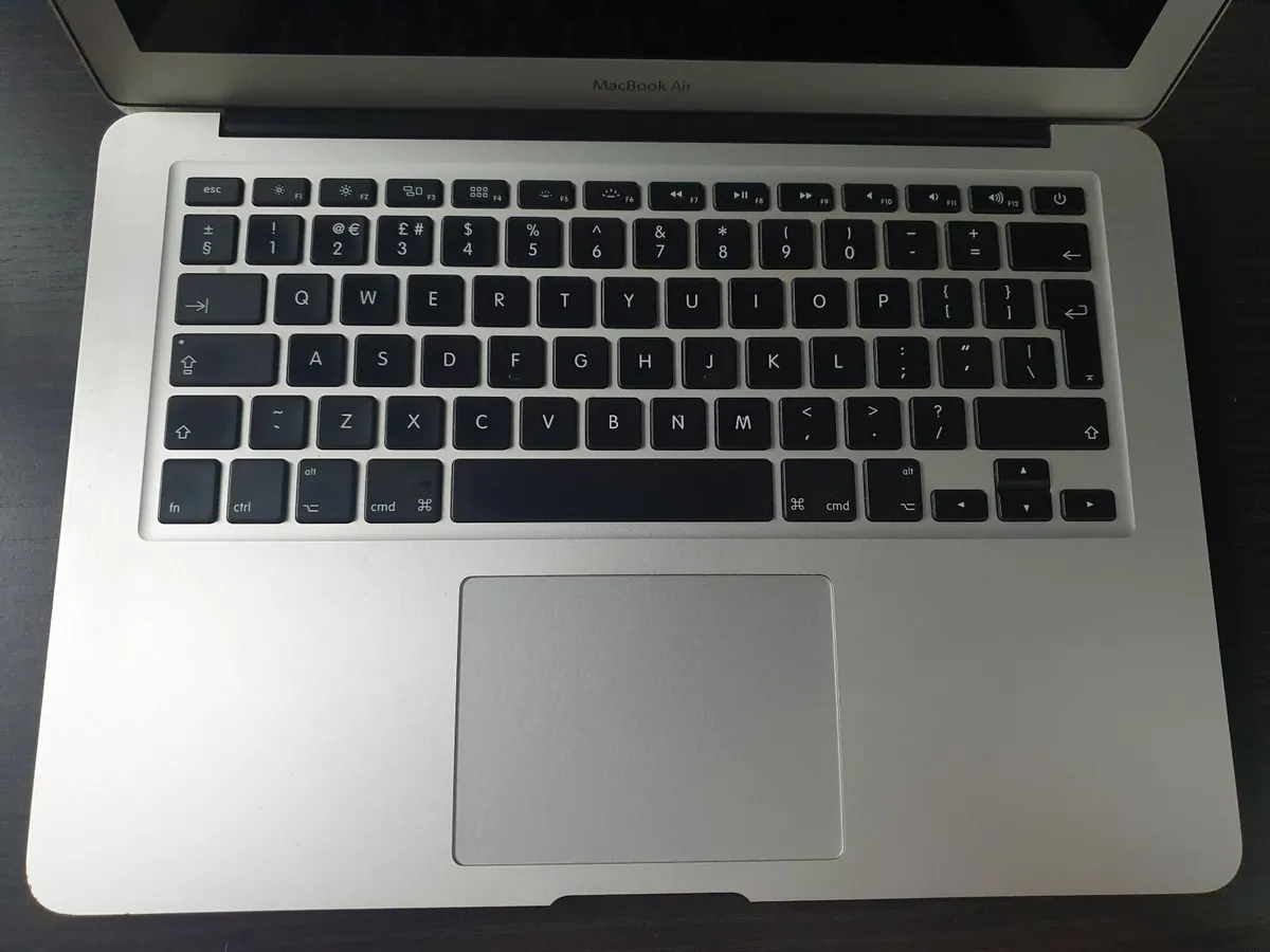 Macbook Air - Image 3