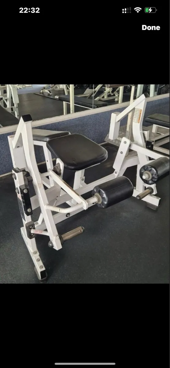 Plate loaded iso lateral leg curl - Image 1