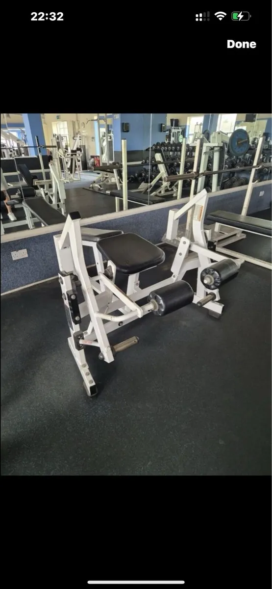 Plate loaded iso lateral leg curl - Image 2