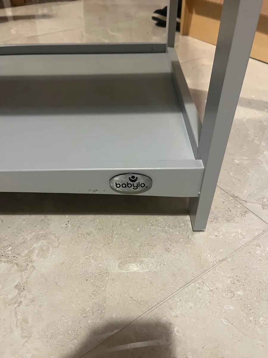 Baby changing station - Image 3