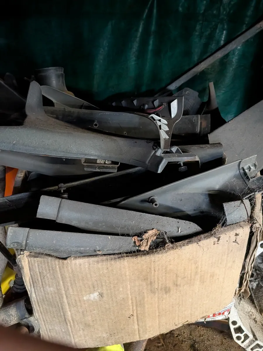 Shed clear out ford parts and alloys wheels - Image 1
