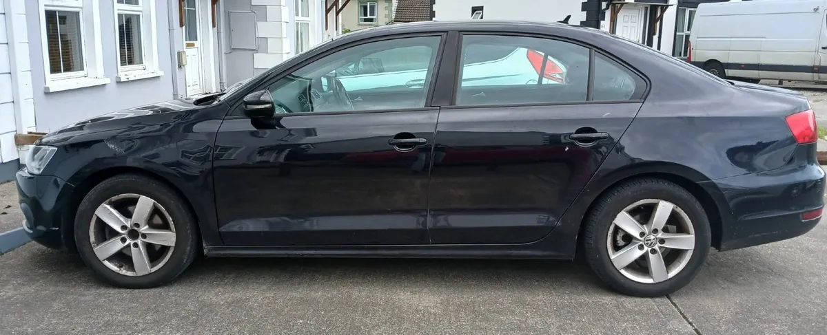 Volkswagen Jetta 2014 - Image 2