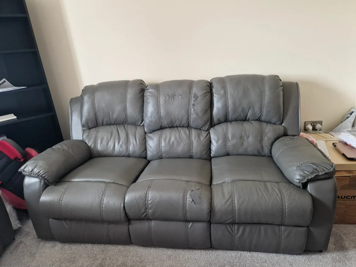 Free recliner Sofa - Image 1