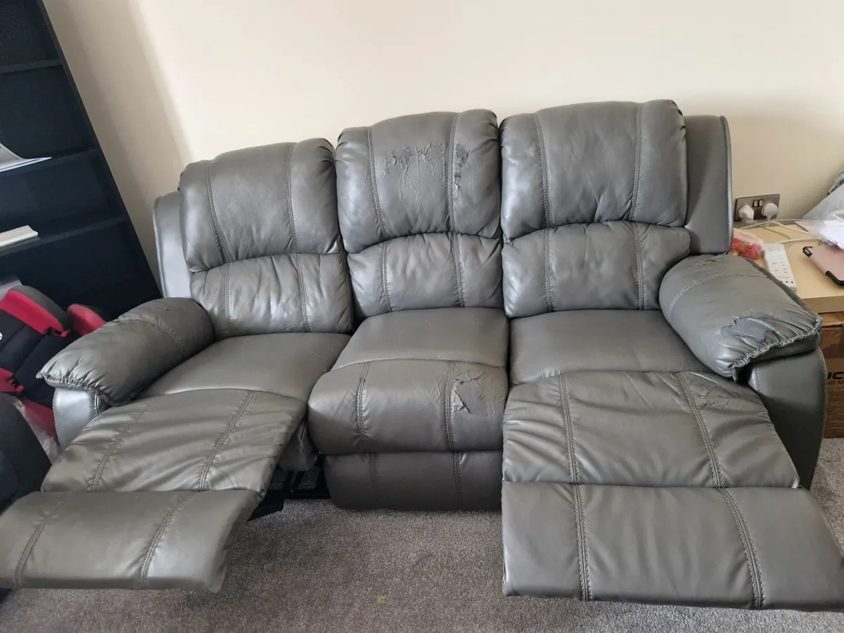 Free recliner Sofa - Image 2