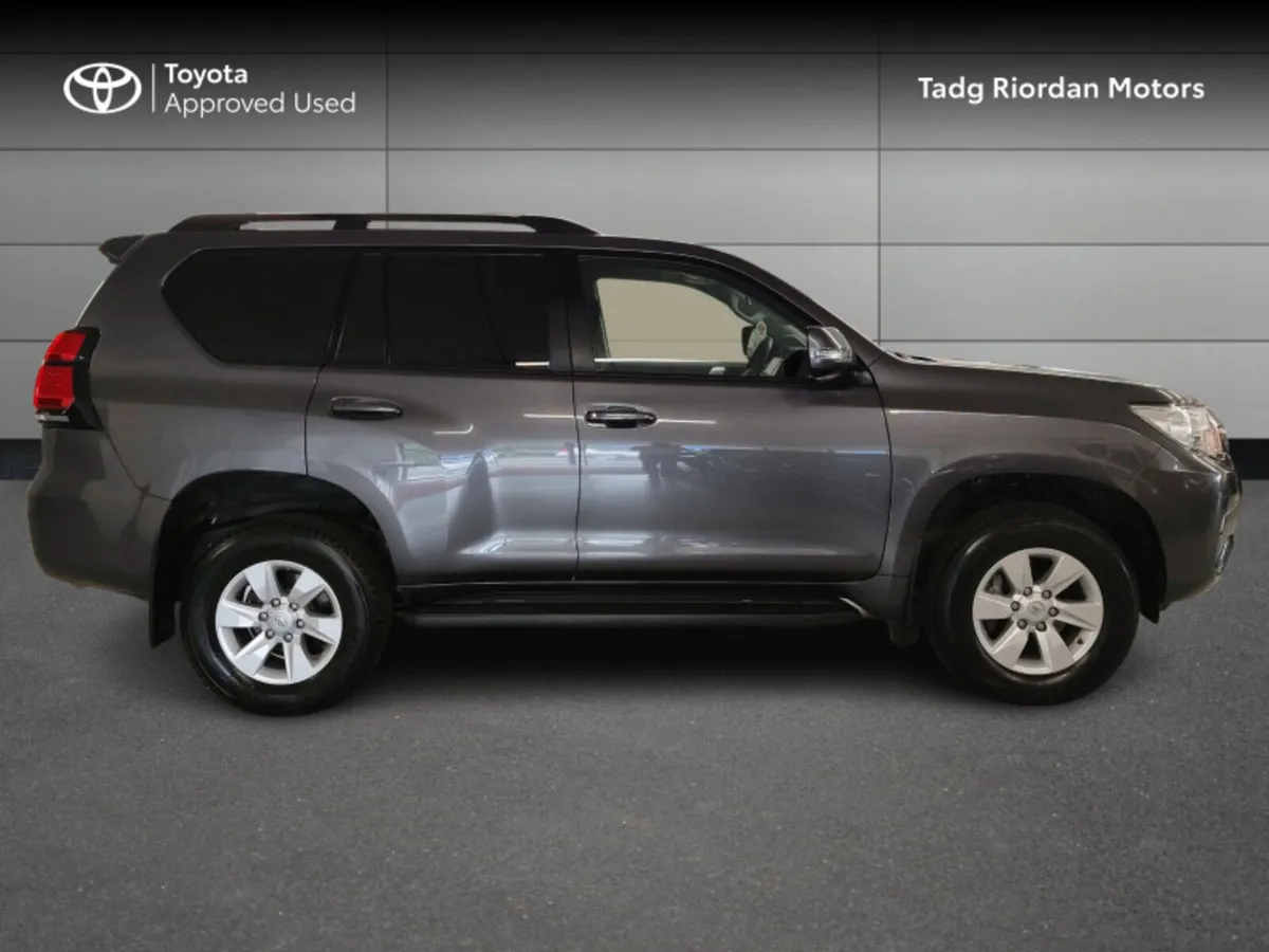Toyota Land Cruiser LWB COMM A/T - Image 3