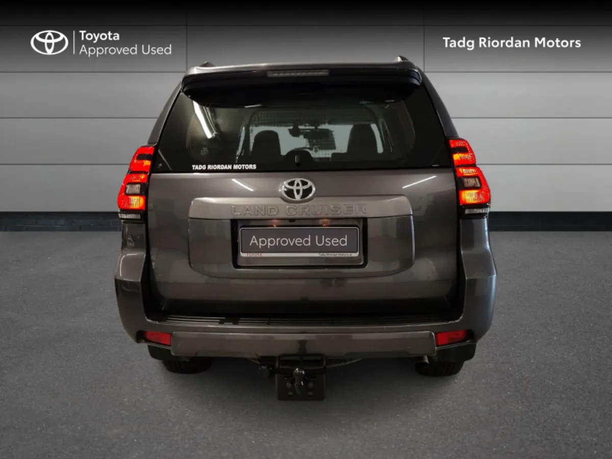 Toyota Land Cruiser LWB COMM A/T - Image 4
