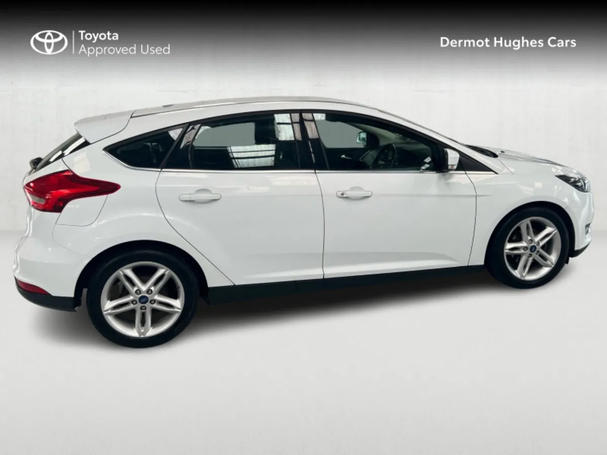 Ford Focus TITANIUM 1.6 TDCI 95PS 4DR - Image 3