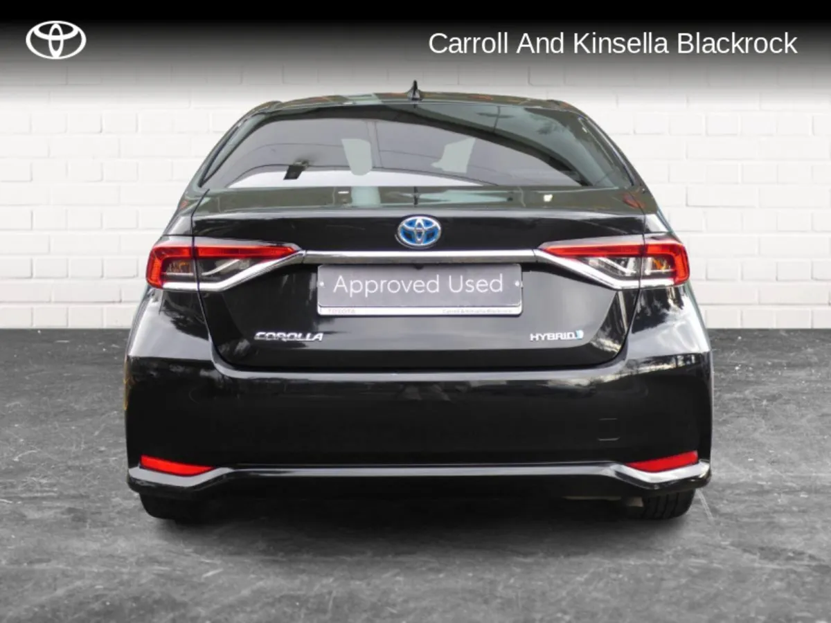 Toyota Corolla Hybrid Luna Sport Saloon - Image 4
