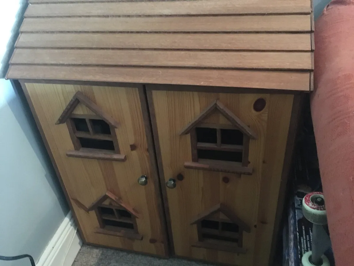 Dolls house - Image 1