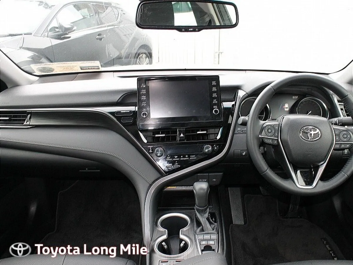 Toyota Camry 2.5 Hybrid Platinum 4DR - Image 4