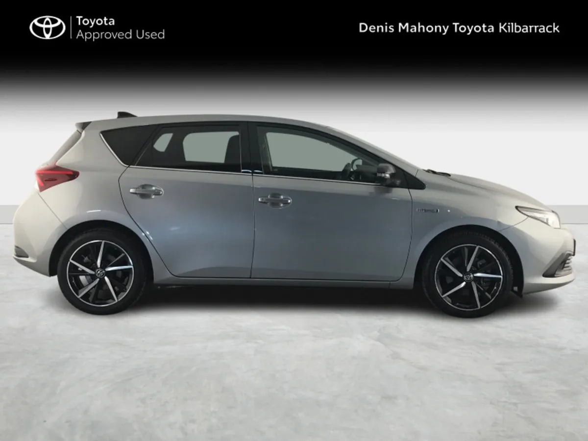 Toyota Auris HYBRID LUNA SPORT - Image 3