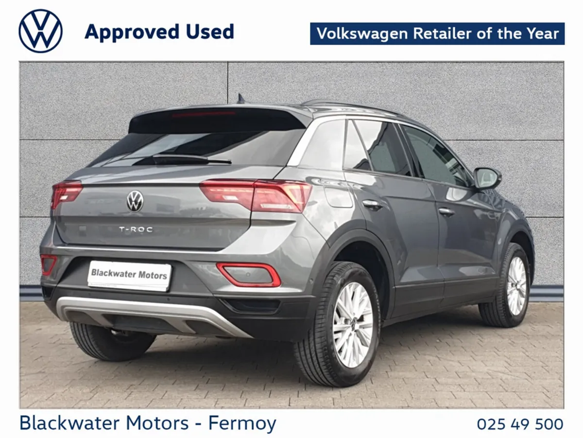 Volkswagen T-Roc 1.0TSI 110BHP LIFE WITH REAR VIEW - Image 4