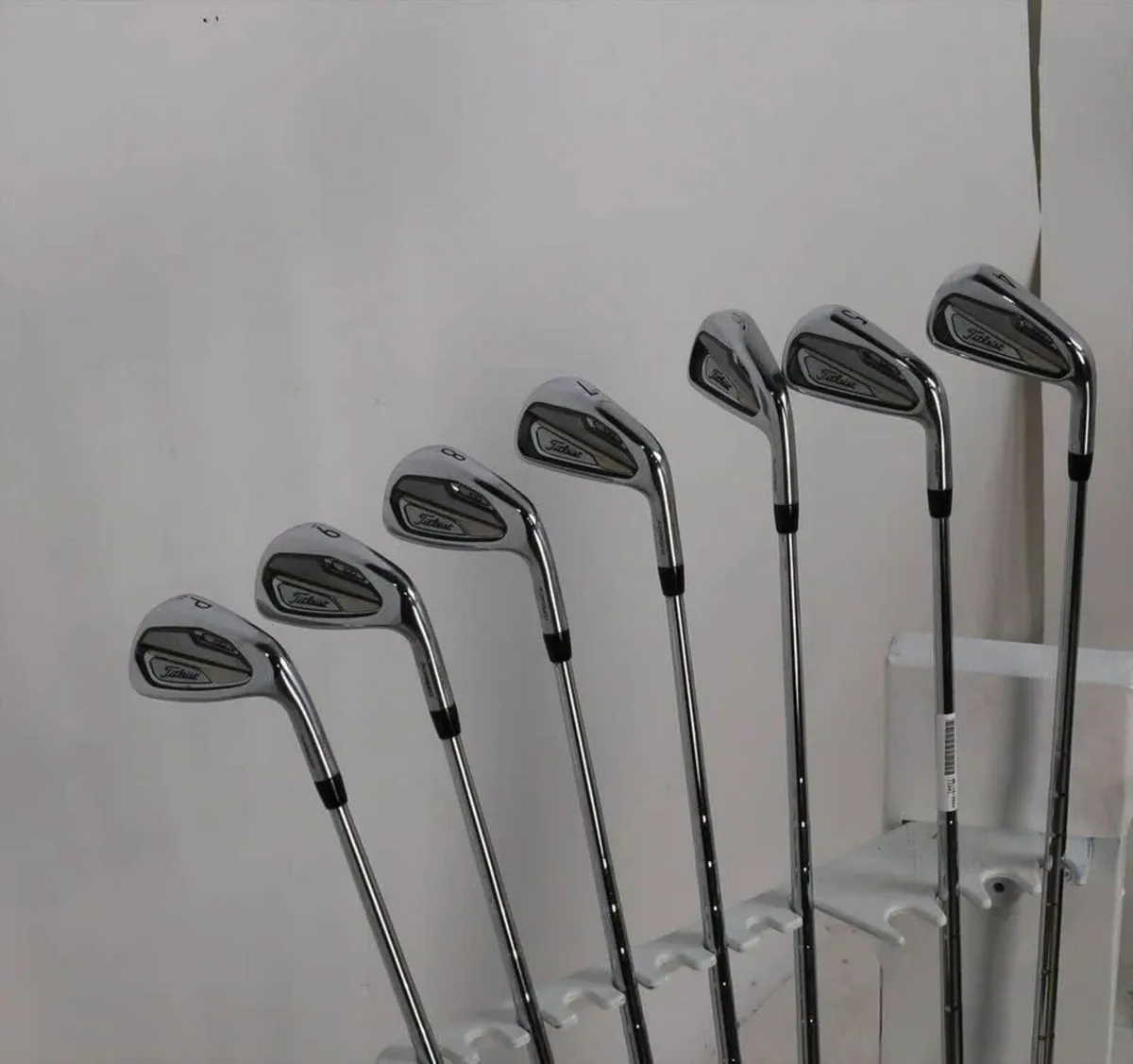 Titleist T100 Iron Set 4-Pw Extra Stiff Flex - Image 1