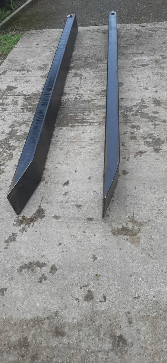 Flaming bale handler and 8" forklift extentions - Image 4