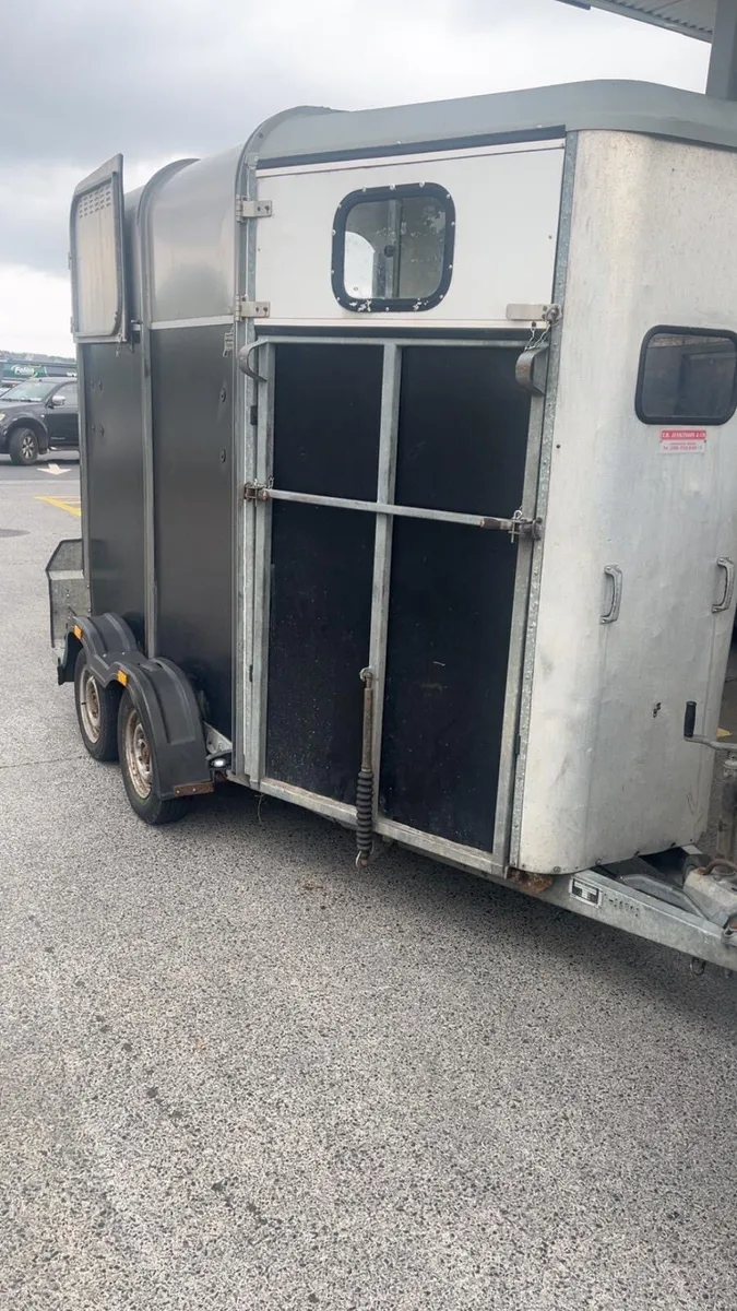 Ifor Williams horse box - Image 1