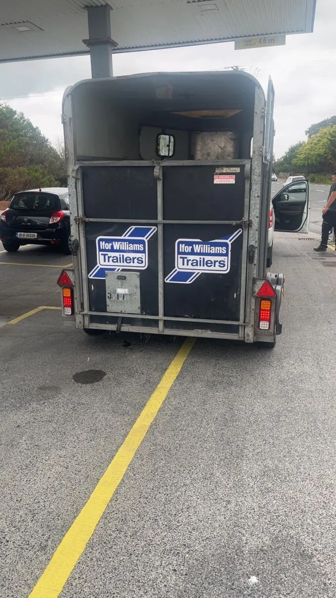Ifor Williams horse box - Image 2