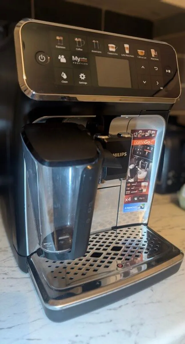 Philips LatteGo 5400 - Espresso machine with milk frother - Image 1