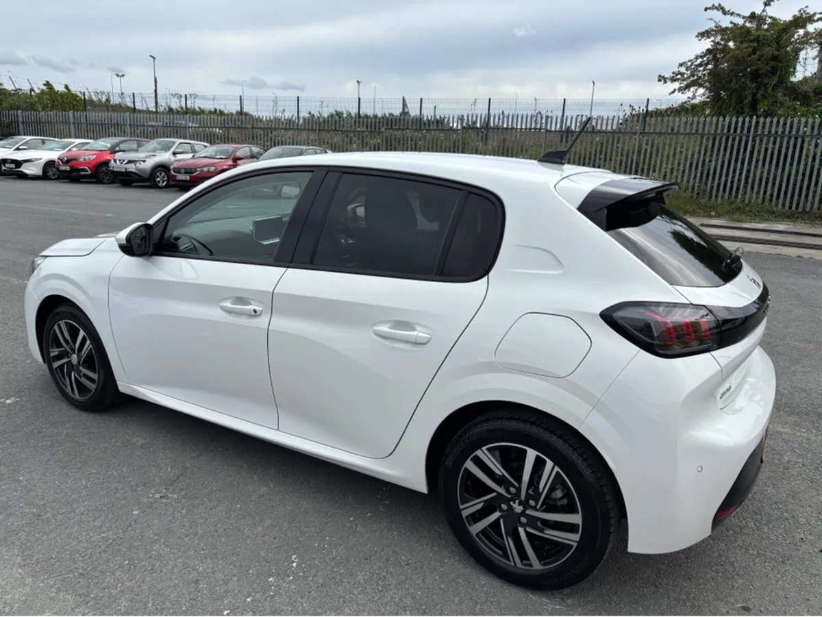 Peugeot 208 ALLURE 1.2 100 6.3 4DR - Image 3