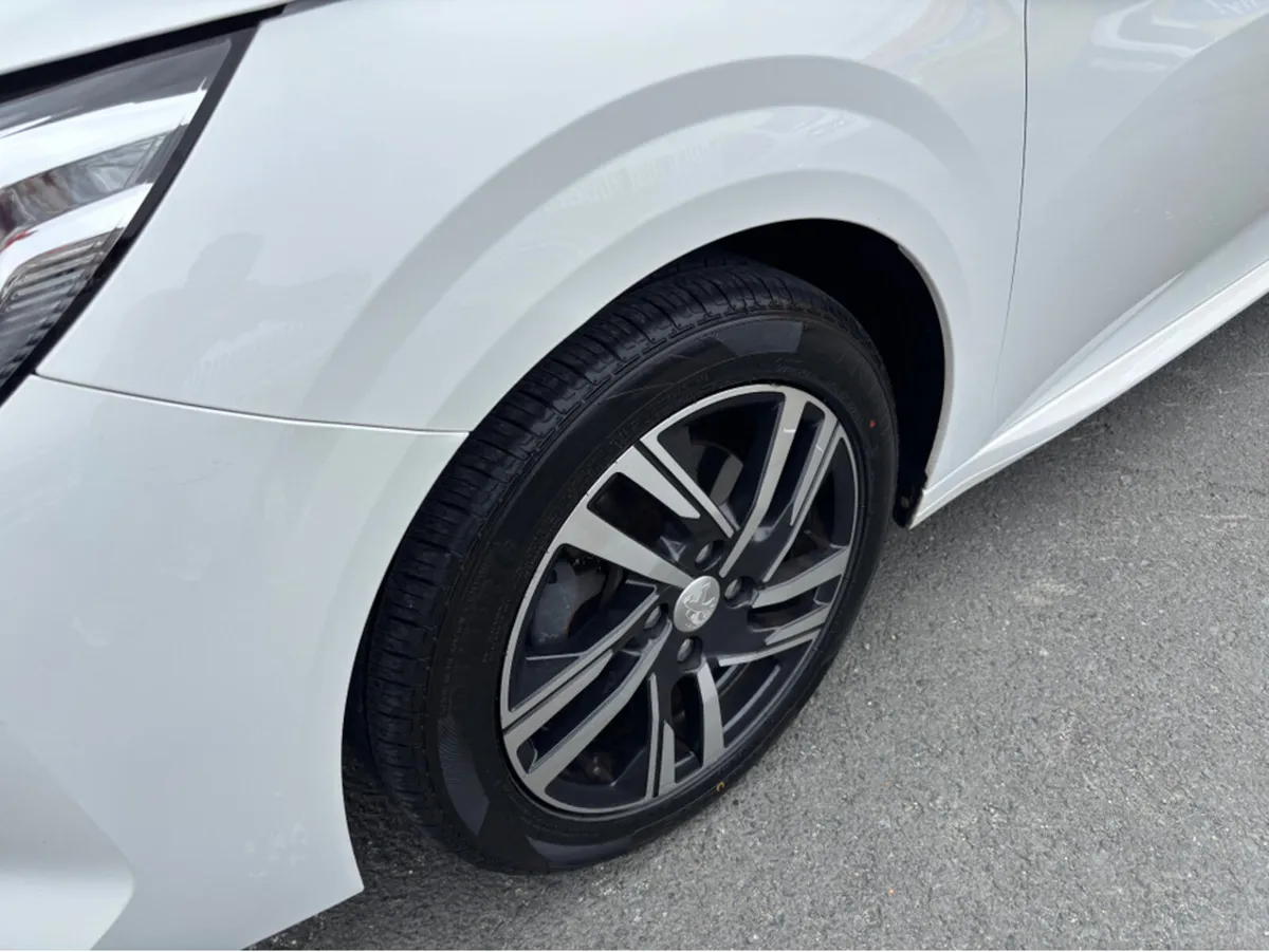 Peugeot 208 ALLURE 1.2 100 6.3 4DR - Image 4
