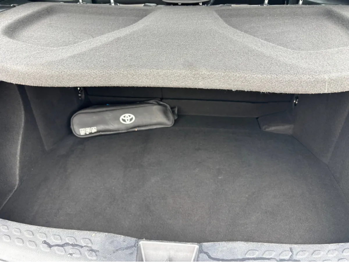 Toyota C-HR 1.8 HYBRID SOL 4DR AUTO - Image 4