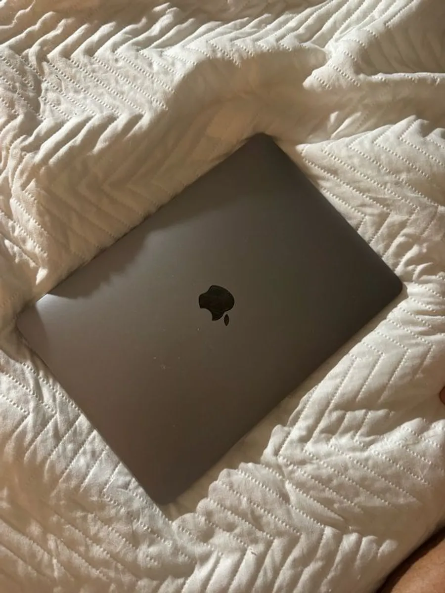 MacBook Pro 2020 - Image 2