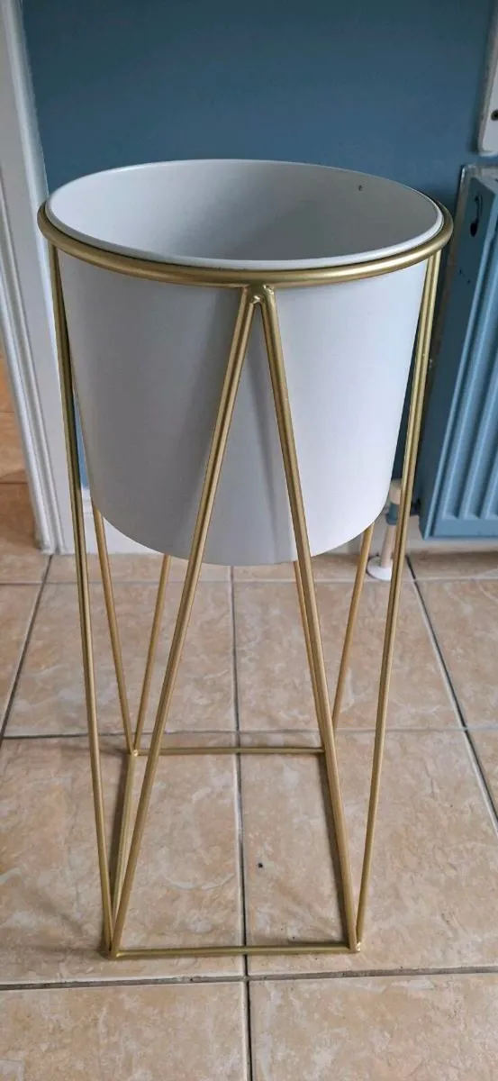 Flower pot stand - Image 1