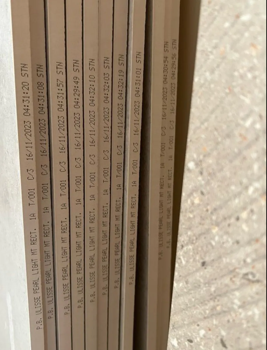 11 x Matt Wall Tiles - Image 3