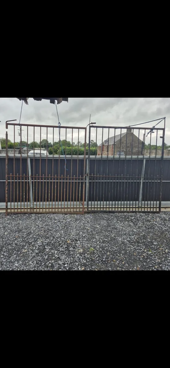 SET OF GATES