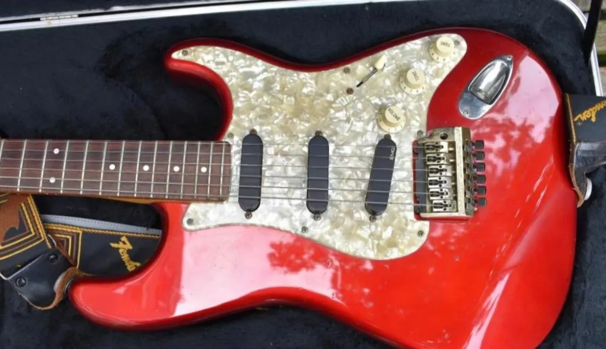 Fender 1985 Super Strat Japan with Fender Case - Image 3