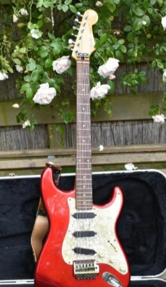 Fender 1985 Super Strat Japan with Fender Case - Image 4