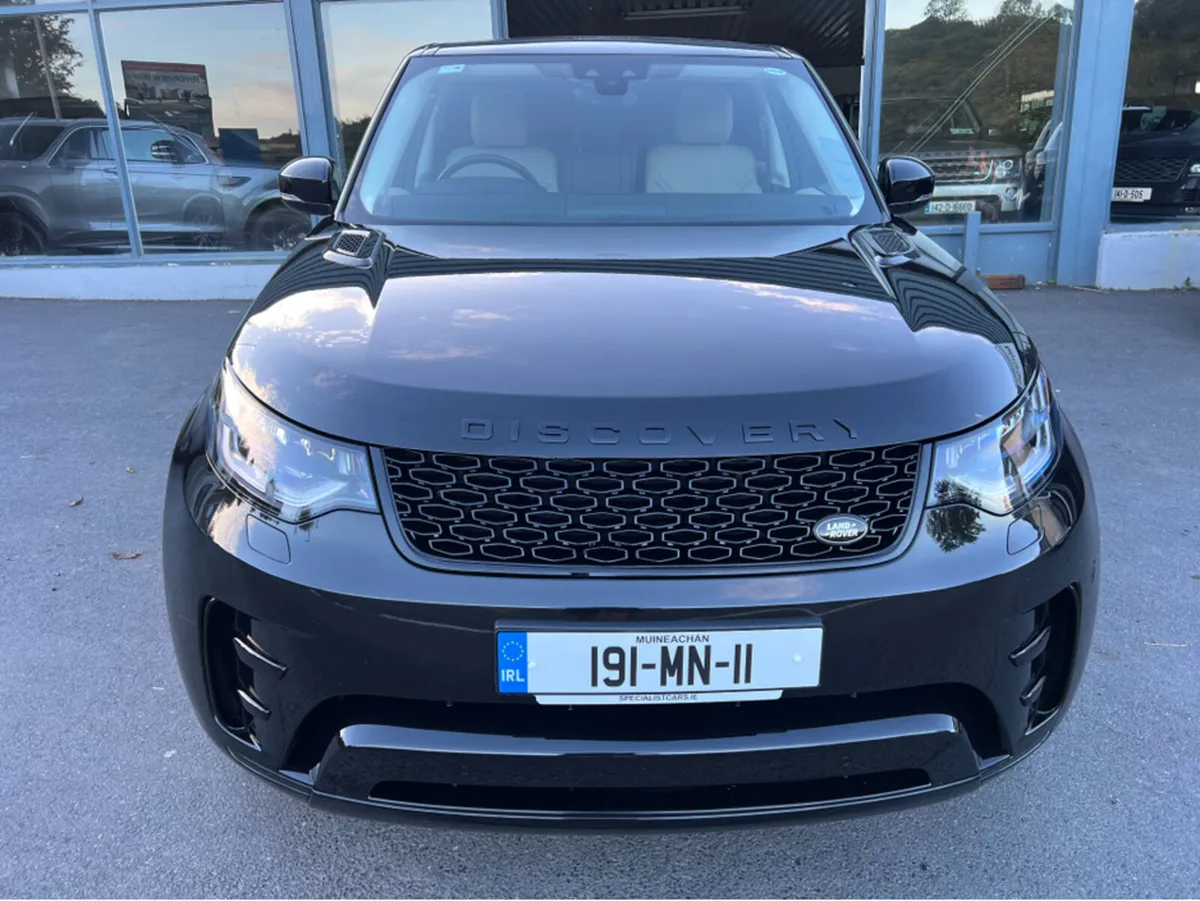 Land Rover Discovery 7 Seat R-Dynamic and Black Pa - Image 4