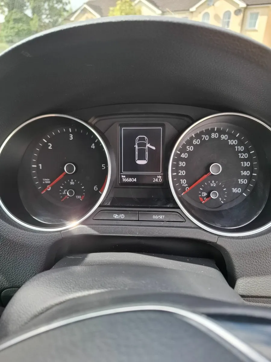 Volkswagen Polo 2015 - Image 2